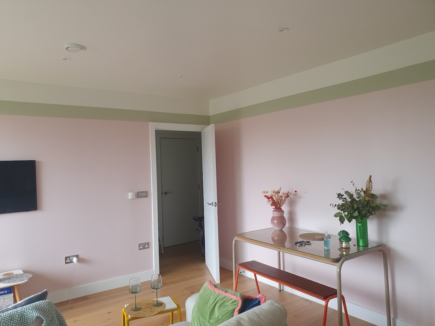 FRA Home Improvement Services - London property maintenance, painter and decorator, drywall repair, flooring, tiler, handyman — Photos 5
